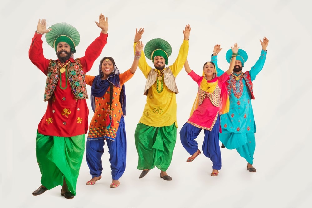 Experience the Energy and Elegance of Punjabi Folk Dance with Jago Giddha Group Saab DJ